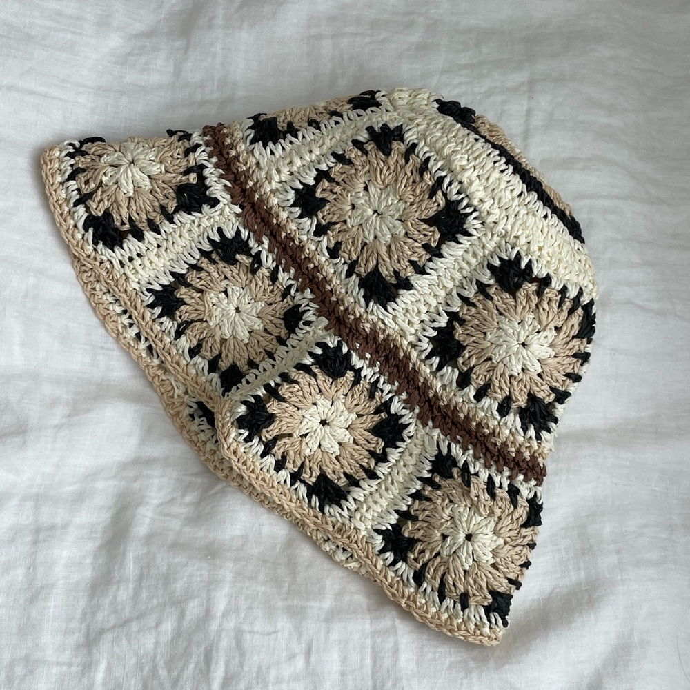 Crochet Bucket Hat in Black and Tan